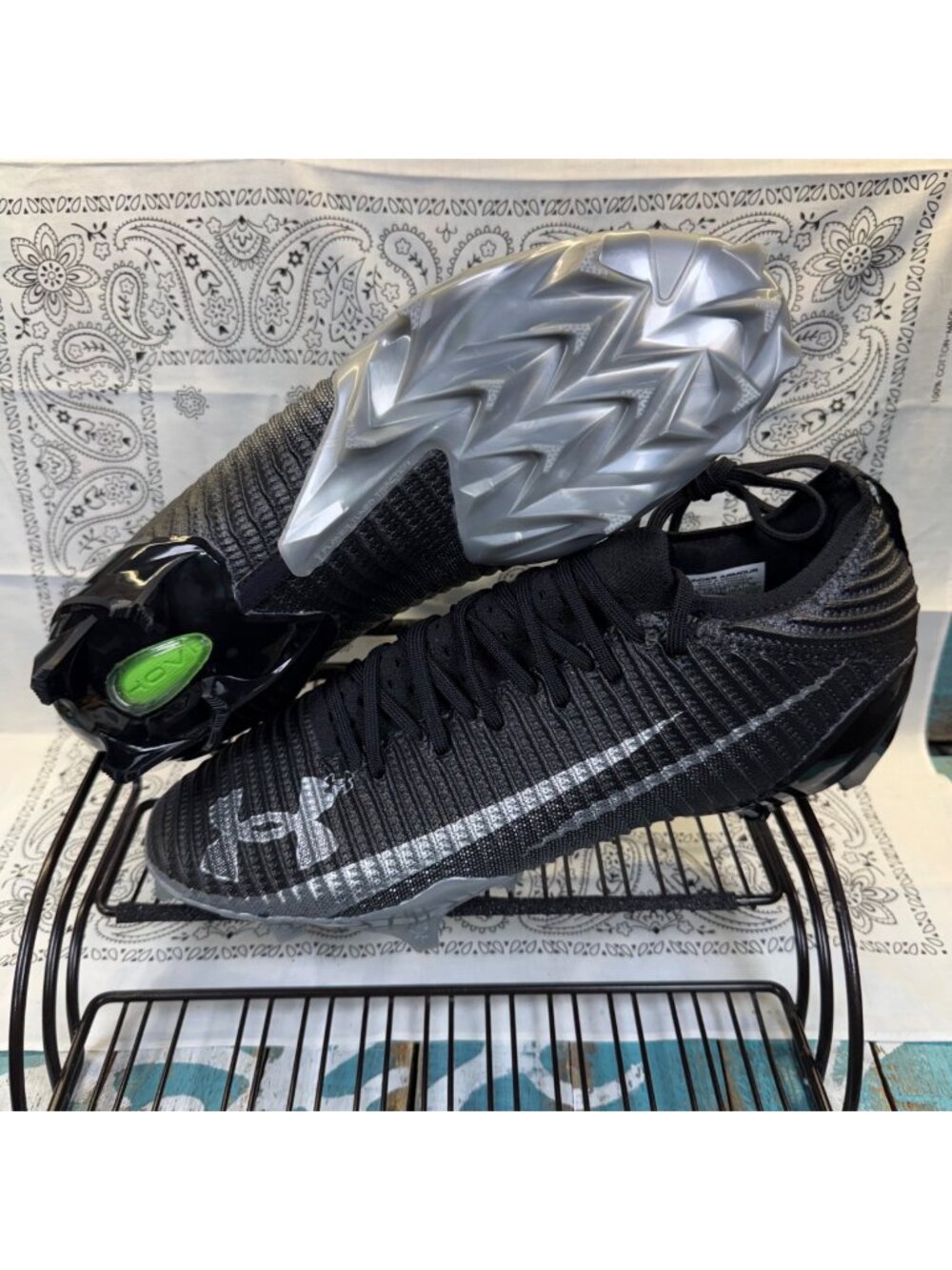 NEW Under Armour Blur Pro Mens Sz 12.5 Black/Silver Football Cleats 3028220-003